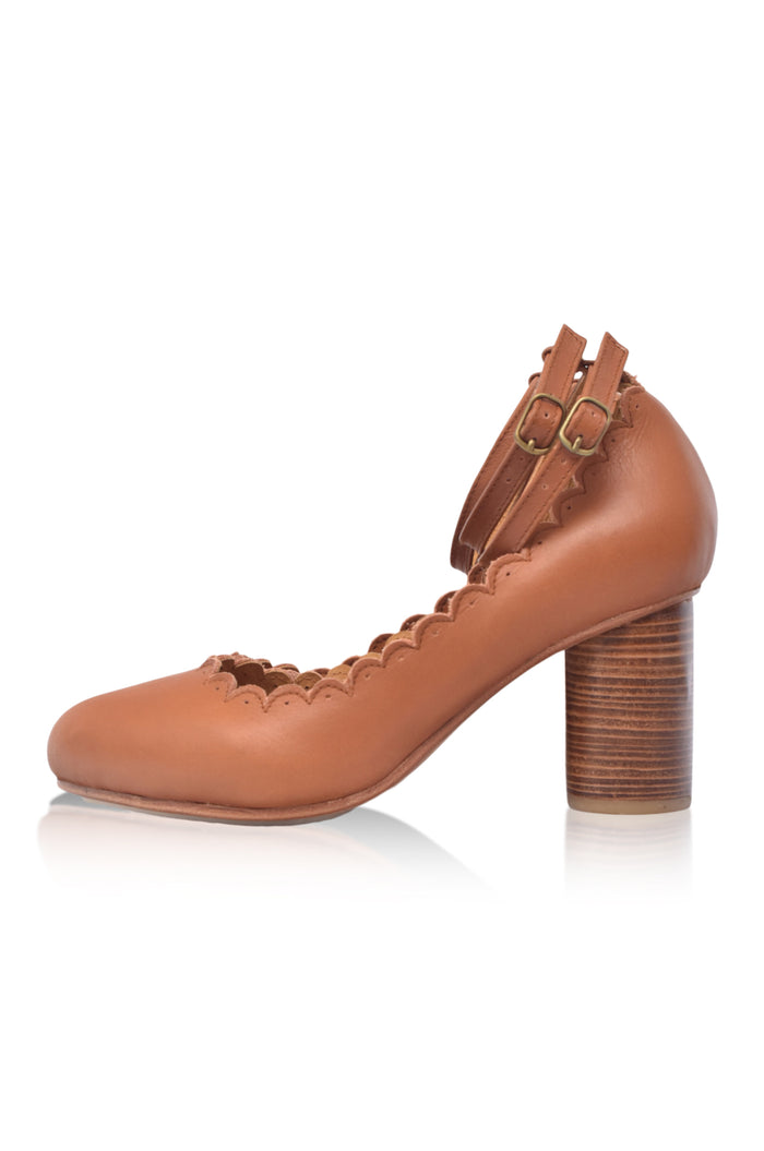 Hermosa Round Heel Leather Pumps (Sz. 8 & 9)