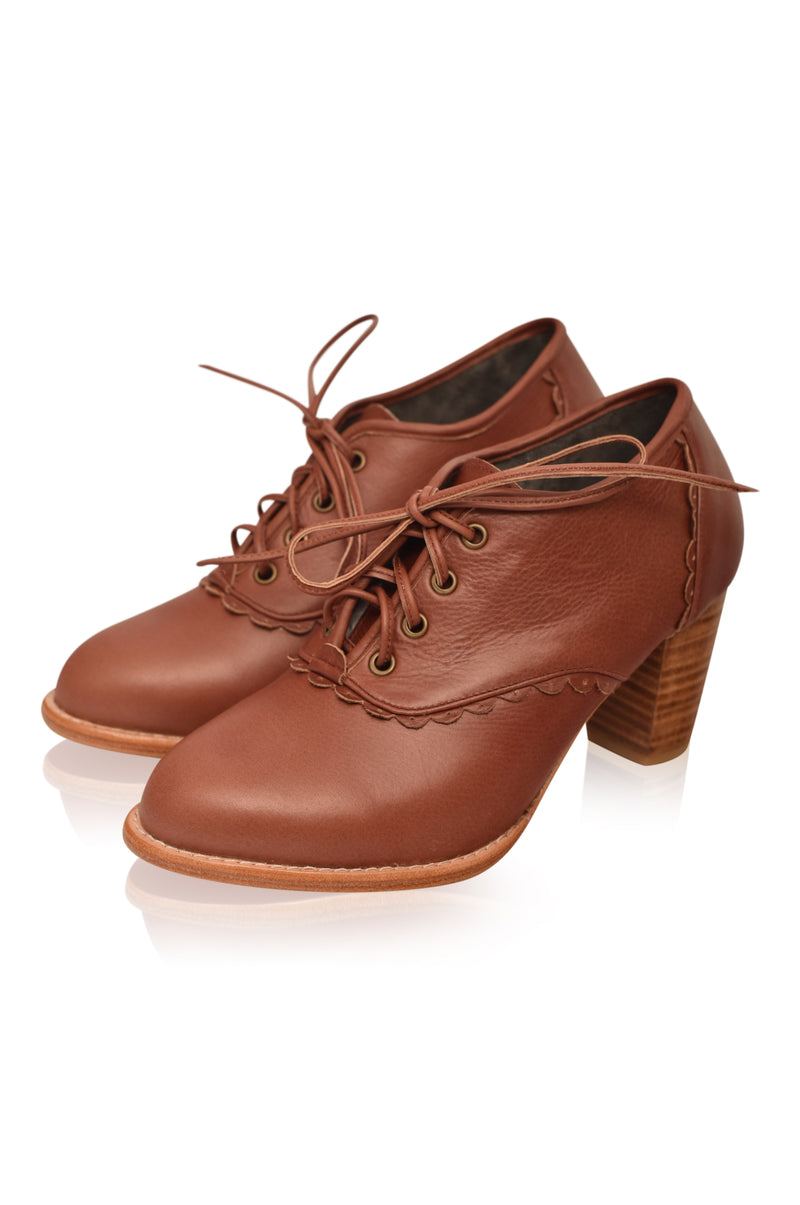 LACE. Vintage style oxford in vintage brown color ELF