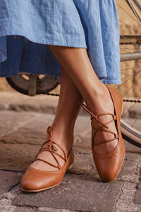 Ballerine Lace-Up Leather Flats