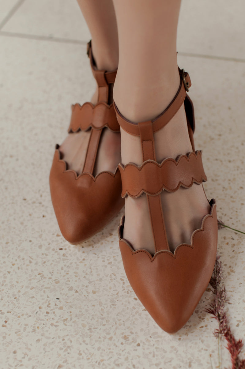 Gardenia Pointy Toe Leather Flats (Sz. 7 & 7.5)