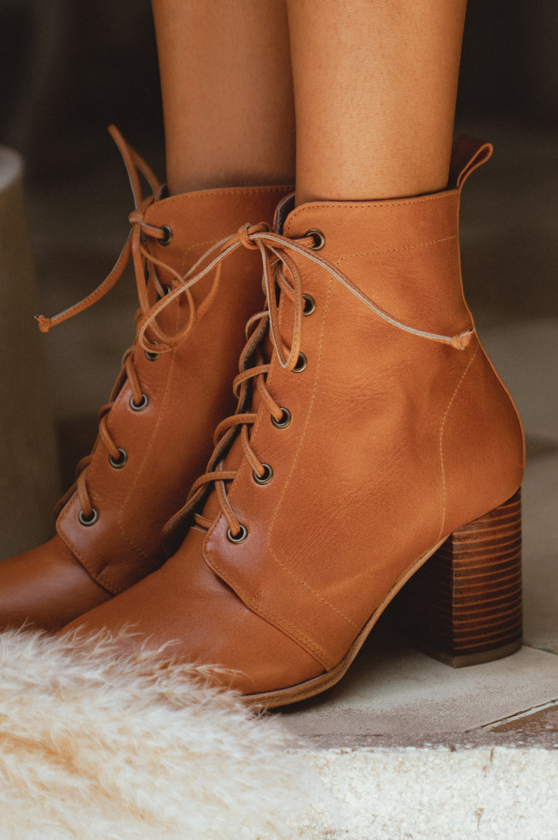 Lace-up boots, lace-up ankle boots, lace-up winter boots | CHIKO