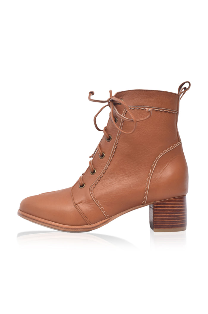 Mon Reve Leather Ankle Booties (*Sz. 8)