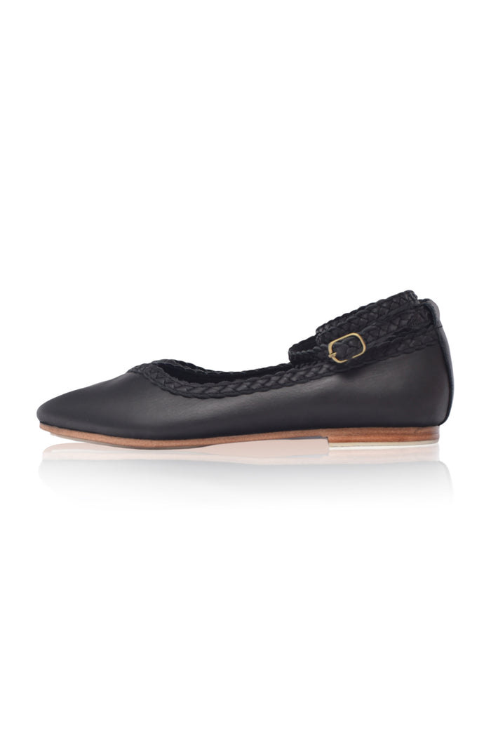 Soiree Pointy Toe Leather Ballet Flats (Sz. 7 & 11)