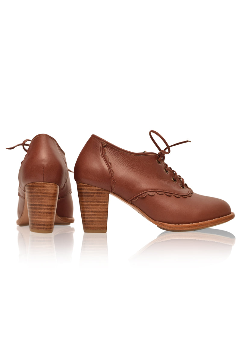 LACE. Vintage style oxford in vintage brown color ELF